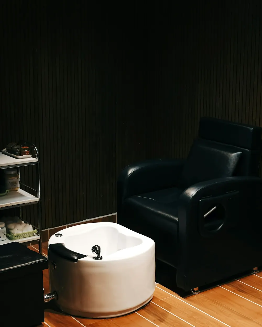 A spa chair beside a foot bath